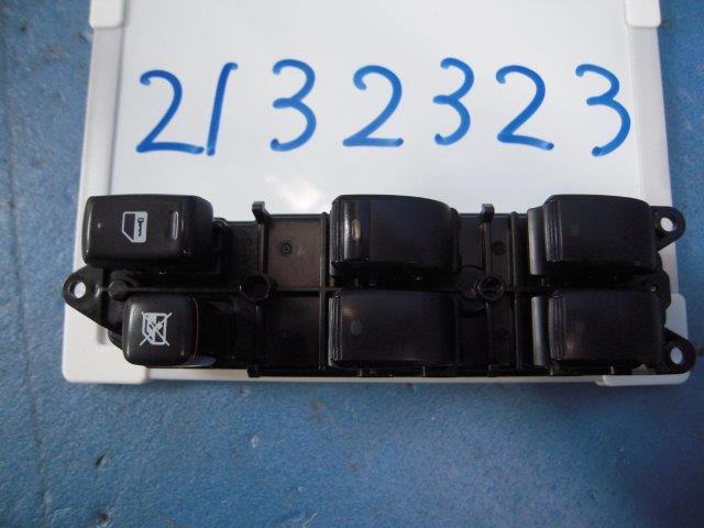 【中古】中古部品 マークX GRX125 パワーウインドウスイッチ 【3310390100-001706173161900】