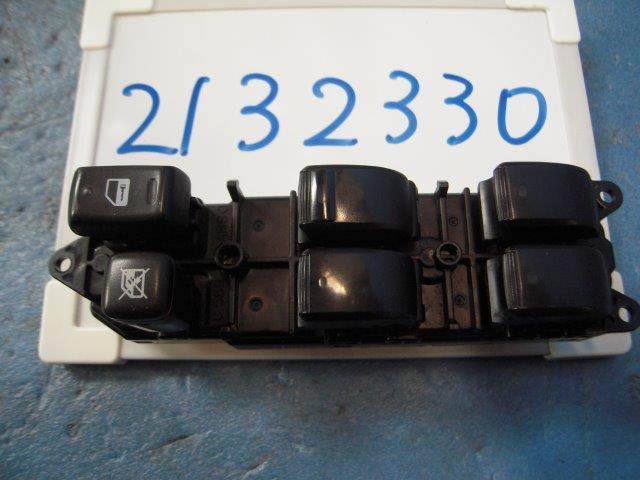 【中古】中古部品 ヴォクシー AZR60G パワーウインドウスイッチ 【3310390100-001706178061900】