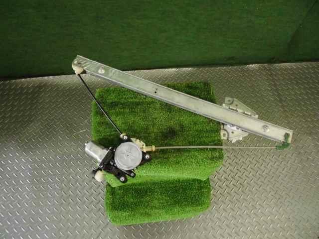 【中古】中古部品 スクラム DG64V 右フロントドアレギュレータ・モーター 【3310420000-001364015713120】