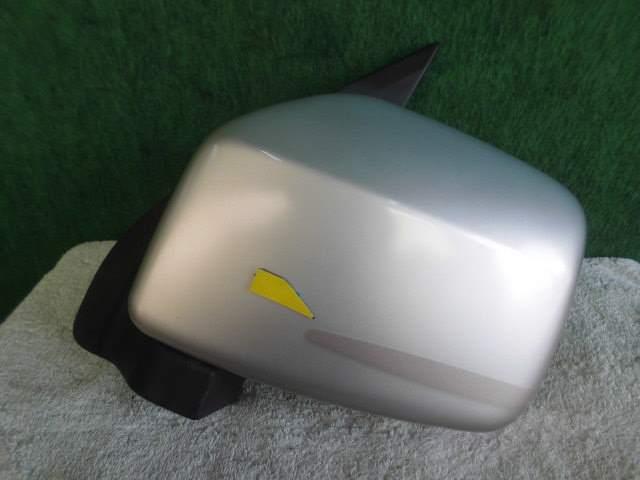 メーカー ダイハツ 車名 ハイゼットアトレ 型式類別 15878-0001 グレード 660 カスタムターボR 認定型式 ABA-S321G 車両タイプ 年式 H20/11 シフト 駆動 通称型式 エンジン型式 KF-DET ミッション型式 アクスル型式 車体色 ピンク 車体色No T22 トリム色No FA40 走行距離(Km) 128,000 メーカー純正品番 77350-B5020 部品メーカー品番 保証 0ヶ月/0km 付加情報 ボディー同色; ★車体色No【T22】; 電動格納;5ピン；作動テストOK ,(1)シール跡 多少(4〜6) (2)色あせ、コキズ 多少(4〜6) 商品情報 ※純正番号およびモデル番号は参考としてください。※リビルト部品を購入される際のお願い【再生部品】と表示されているものをリビルト部品と呼んでいます。リビルト部品の場合には、交換時に取り外した部品をご返却していただく場合があります。詳しくはこちら※大物商品(ドア・ボンネット・バンパー等)は個人宅への配送ができない場合がございます。その場合、最寄りの配送業者支店止め等の対応となりますので、あらかじめご了承ください。 ページ上部へ【中古】中古部品 ハイゼットアトレ S321G 左サイドミラー 【3310420000-001678312113600】