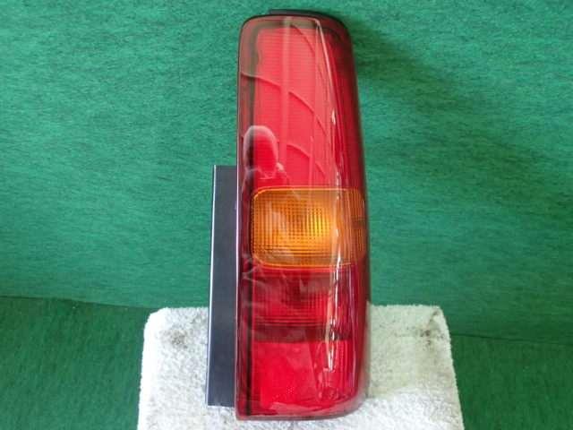 【中古】中古部品 ジムニー JB23W 右テールランプ 【3310420000-001090764015500】
