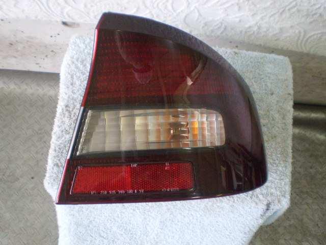 Tail Lamp - 【中古】中古部品 レガシィ BE5 右テールランプ 【3310420000-000917352215500】