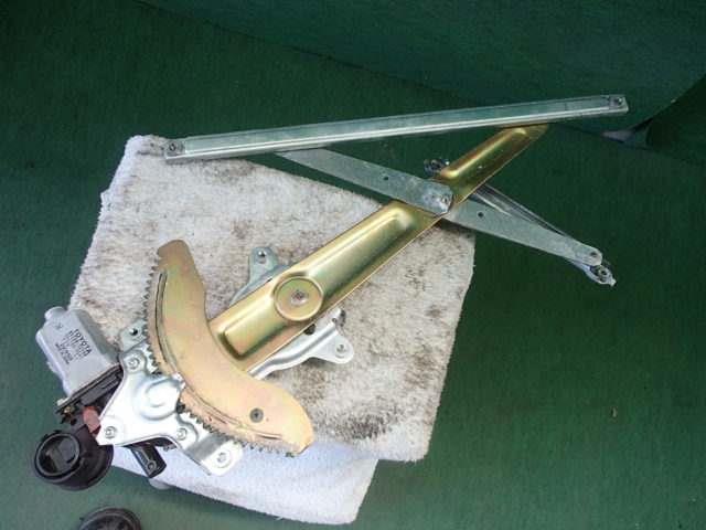 【中古】中古部品 bB NCP30 左フロントドアレギュレータ・モーター 【3310420000-001248658813220】