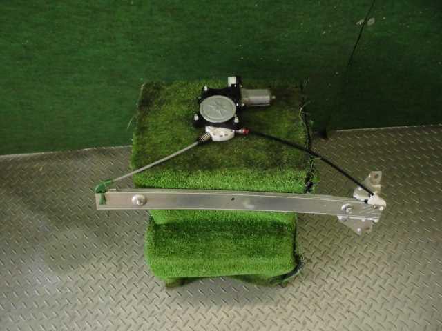 【中古】中古部品 ムーヴ LA100S 右フロントドアレギュレータ・モーター 【3310420000-001405387213120】