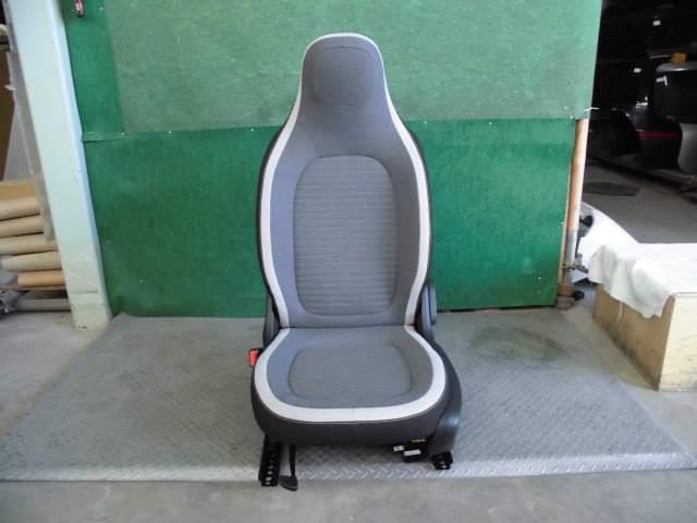 【中古】中古部品 ルノー トゥインゴ AHH4B アシスタントシート 【3310420000-001529730770600】