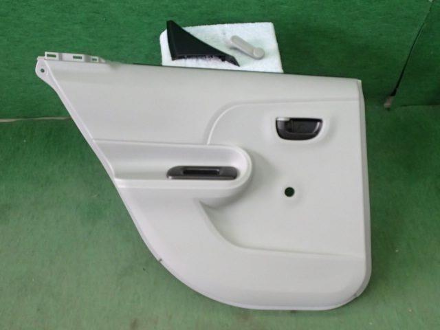【中古】中古部品 アクア NHP10 左リアドアトリム 【3310420000-001158348313450】