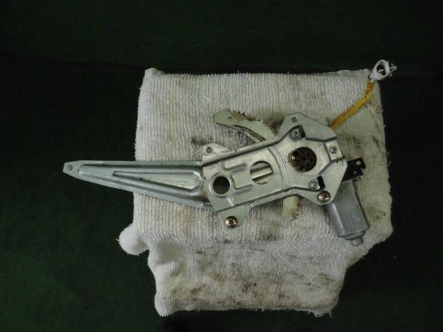 【中古】中古部品 アルト HA23S 右リアドアレギュレータ・モーター 【3310420000-001315726813320】