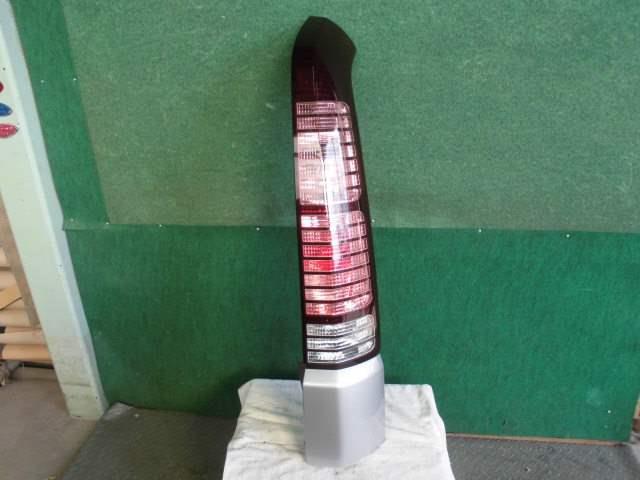 【中古】中古部品 ステップワゴン RF3 右テールランプ 【3310420000-001582616215500】