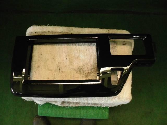 メーカー ホンダ 車名 ステップワゴン 型式類別 18042-0001 グレード 1500 B 認定型式 DBA-RP1 車両タイプ 5DBOXワゴン 年式 シフト 駆動 通称型式 エンジン型式 L15B-DET ミッション型式 アクスル型式 車体色 車体色No トリム色No 走行距離(Km) メーカー純正品番 部品メーカー品番 77250-TAA-J0-20 保証 0ヶ月/0km 付加情報 【単品仕入れ品】；画像参照；裏番号（77250-TAA-J0-20） 商品情報 ※純正番号およびモデル番号は参考としてください。※リビルト部品を購入される際のお願い【再生部品】と表示されているものをリビルト部品と呼んでいます。リビルト部品の場合には、交換時に取り外した部品をご返却していただく場合があります。詳しくはこちら※大物商品(ドア・ボンネット・バンパー等)は個人宅への配送ができない場合がございます。その場合、最寄りの配送業者支店止め等の対応となりますので、あらかじめご了承ください。 ページ上部へ【中古】中古部品 ステップワゴン RP1 クラスターパネル 【3310420000-001294763670220】