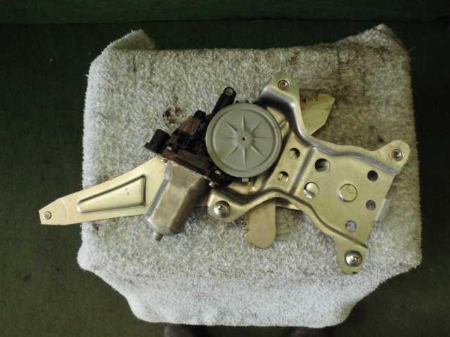 【中古】中古部品 キャロル HB24S 右リアドアレギュレータ・モーター 【3310420000-001266670913320】