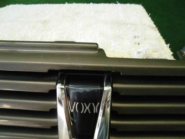 【中古】中古部品 ヴォクシー AZR60G ラジエータグリル 【3310420000-001298265910400】