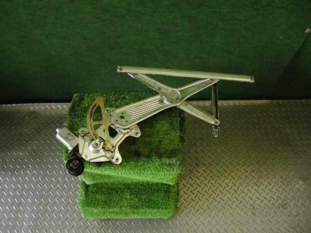 【中古】中古部品 ファンカーゴ NCP20 左フロントドアレギュレータ・モーター 【3310420000-001379337913220】