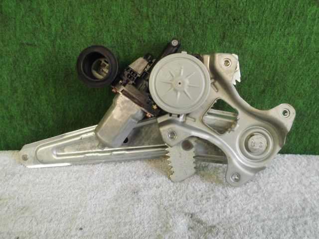 【中古】中古部品 パッソ KGC10 右リアドアレギュレータ・モーター 【3310420000-001516964313320】