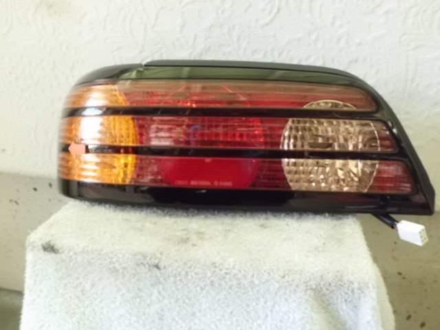 【中古】中古部品 カローラレビン AE111 左テールランプ 【3310420000-000994531215600】