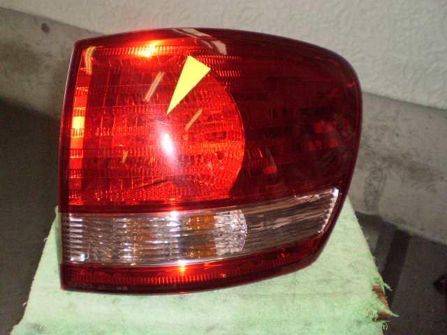 【中古】中古部品 イプサム ACM21W 右テールランプ 【3310420000-000885412715500】