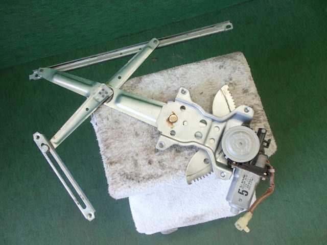 【中古】中古部品 テリオスキッド J111G 右フロントドアレギュレータ・モーター 【3310420000-001248681313120】