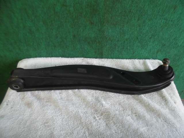 【中古】中古部品 ハイゼット S200P 右フロントロアアーム 【3310420000-000002053251720】