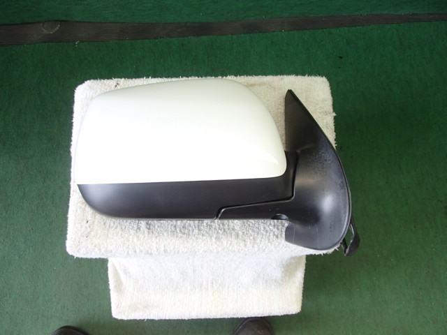 メーカー トヨタ 車名 シエンタ 型式類別 12135-0001 グレード 1500 X 認定型式 CBA-NCP81G 車両タイプ 年式 H16/1 シフト 駆動 通称型式 エンジン型式 1NZ-FE ミッション型式 アクスル型式 車体色 白 車体色No 064 トリム色No FC07 走行距離(Km) 86,000 メーカー純正品番 87910-52490 部品メーカー品番 保証 0ヶ月/0km 付加情報 ボディー同色; ★車体色No【064】; 電動格納;作動テストOK；5ピン； ,(1)線コキズ、色アセ 多少(4〜6) 商品情報 ※純正番号およびモデル番号は参考としてください。※リビルト部品を購入される際のお願い【再生部品】と表示されているものをリビルト部品と呼んでいます。リビルト部品の場合には、交換時に取り外した部品をご返却していただく場合があります。詳しくはこちら※大物商品(ドア・ボンネット・バンパー等)は個人宅への配送ができない場合がございます。その場合、最寄りの配送業者支店止め等の対応となりますので、あらかじめご了承ください。 ページ上部へ【中古】中古部品 シエンタ NCP81G 右サイドミラー 【3310420000-001181300513500】