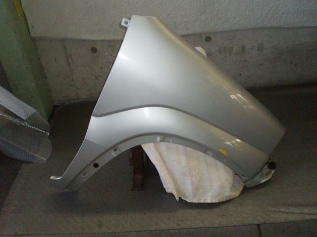 メーカー スズキ 車名 KEI 型式類別 09223-0127 グレード 660 Eタイプ 認定型式 GF-HN11S 車両タイプ 5ドアハッチバック 年式 H12/4 シフト 駆動 通称型式 エンジン型式 F6A-ET ミッション型式 アクスル型式 車体色 銀 車体色No Z2S トリム色No D02 走行距離(Km) 104,000 メーカー純正品番 57611-74G00 部品メーカー品番 保証 0ヶ月/0km 付加情報 ボディーフルカラー同色; ★車体色No【Z2S】; モール欠品; ドアミラー仕様; ,(1)タッチペン 15mm X 140mm (2)浅い線傷少々 全体(全面) 商品情報 ※純正番号およびモデル番号は参考としてください。※リビルト部品を購入される際のお願い【再生部品】と表示されているものをリビルト部品と呼んでいます。リビルト部品の場合には、交換時に取り外した部品をご返却していただく場合があります。詳しくはこちら※大物商品(ドア・ボンネット・バンパー等)は個人宅への配送ができない場合がございます。その場合、最寄りの配送業者支店止め等の対応となりますので、あらかじめご了承ください。 ページ上部へ【中古】中古部品 KEI HN11S 右フロントフェンダー 【3310420000-000943705410600】
