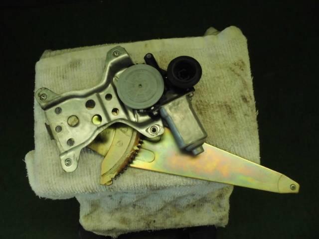 【中古】中古部品 bB NCP31 左リアドアレギュレータ・モーター 【3310420000-001315905113420】