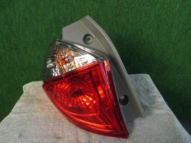 【中古】中古部品 ラクティス NSP120 左テールランプ 【3310420000-001493885715600】