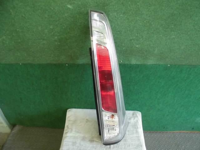 【中古】中古部品 セレナ NC26 右テールランプ 【3310420000-001607654915500】