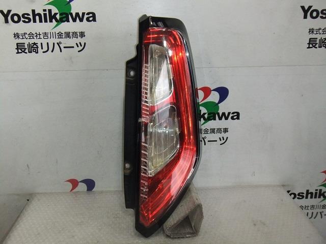 【中古】中古部品 フィアット プントエヴォ 199144 右テールランプ 【3330530100-000011174615500】