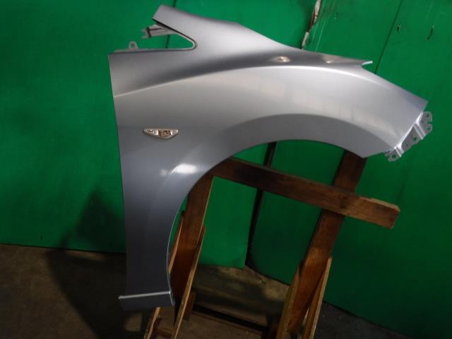 【中古】中古部品 プレマシー CWEFW 右フロントフェンダー 【3340140100-000022016810600】