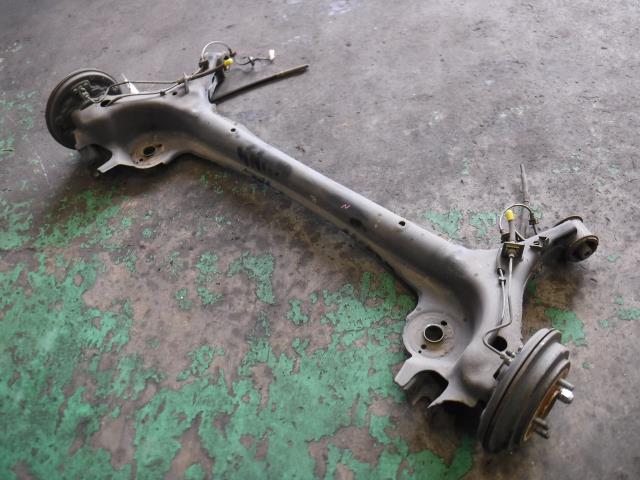 【中古】中古部品 N−BOX JF1 リアアクスルビーム 【3340140100-000022027653500】