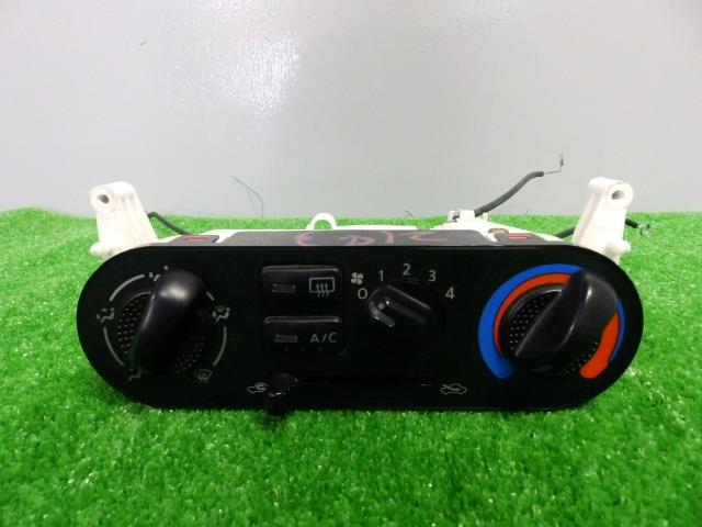 【中古】中古部品 ウイングロード WFY11 A/Cスイッチパネル 【3260250000-001633291660900】