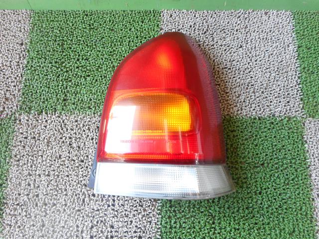 【中古】中古部品 アルト HA23S 右テールランプ 【3330440100-001252069915500】