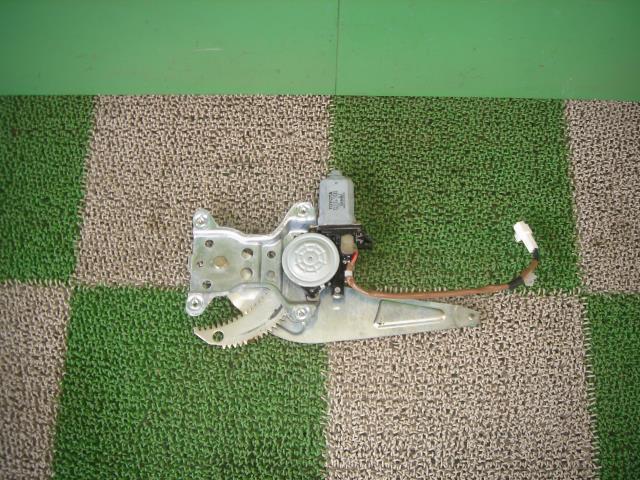 【中古】中古部品 スターレット EP91 右リアドアレギュレータ・モーター 【3330440100-001172755113320】