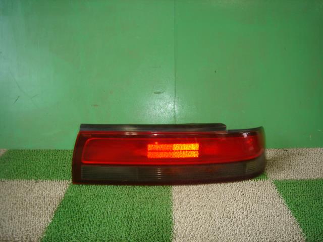 【中古】中古部品 クレスタ JZX93 右テールランプ 【3330440100-001163191815500】