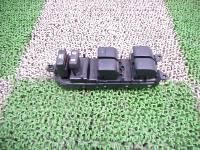 【中古】中古部品 カローラフィールダー ZRE144G パワーウインドウスイッチ 【3330440100-001239134661900】