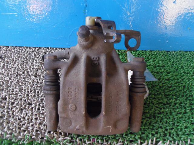 【中古】中古部品 VW ゴルフ 1H2E 左リアキャリパー 【3330440100-000441170144460】