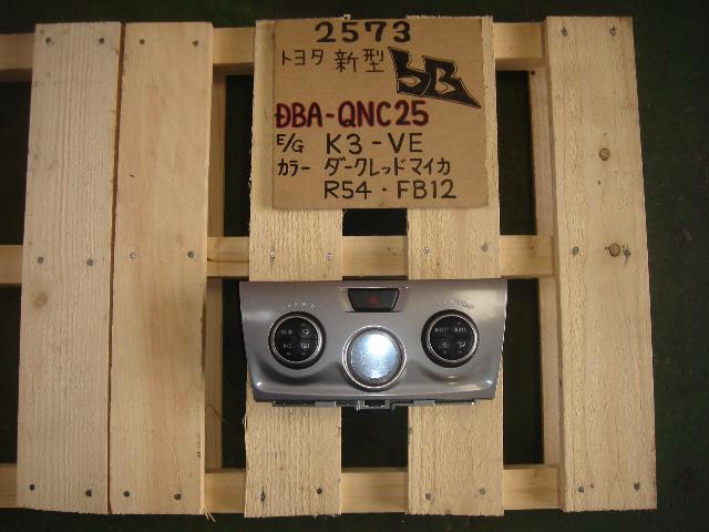 【中古】中古部品 bB QNC25 A/Cスイッチパネル 【3330440100-000861156060900】