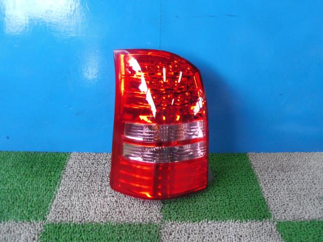 【中古】中古部品 ウィッシュ ANE11W 左テールランプ 【3330440100-001415431415600】