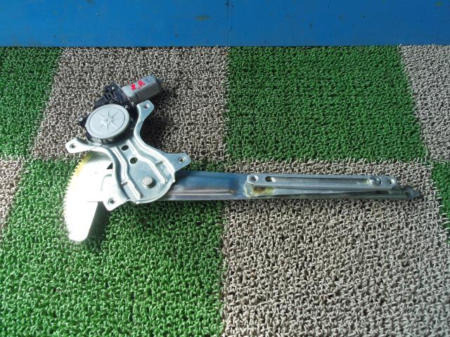 【中古】中古部品 タント L360S 右リアドアレギュレータ・モーター 【3330440100-001565571413320】