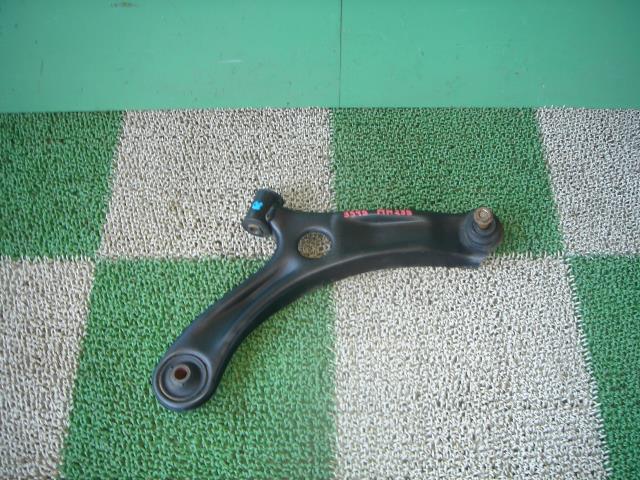 【中古】中古部品 ワゴンR MH23S 右フロントロアアーム 【3330440100-001197686051720】