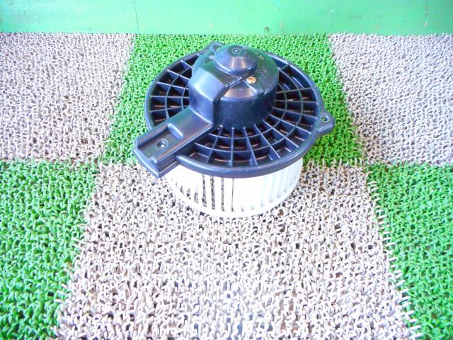 【中古】中古部品 デミオ DY5W ヒーターブロアモーター 【3330440100-001289701267900】
