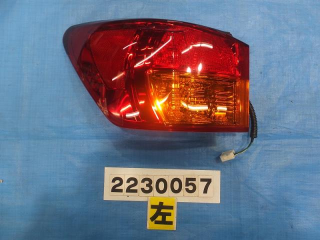 【中古】中古部品 レクサス IS GSE20 左テールランプ 【3310040100-000223005715600】