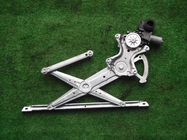 【中古】中古部品 カローラフィールダー NZE164G 右フロントドアレギュレータ・モーター 【3330450100-..