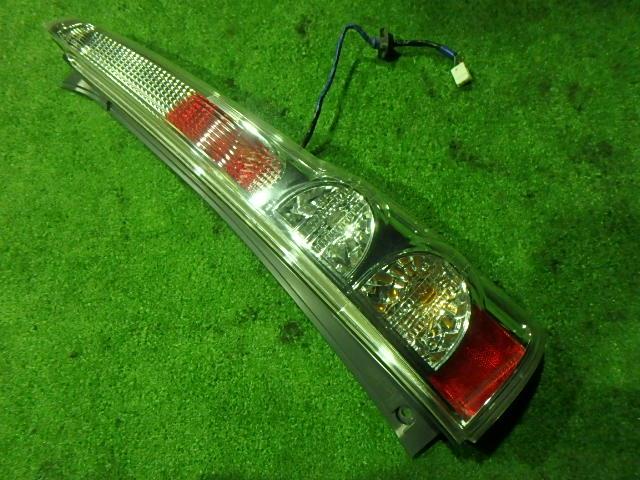 【中古】中古部品 ステラ RN2 右テールランプ 【3330450100-001597390515500】