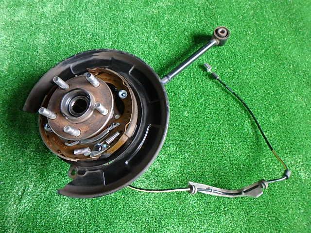 【中古】中古部品 インプレッサ GH3 左リアナックルハブ 【3330450100-001357852244440】