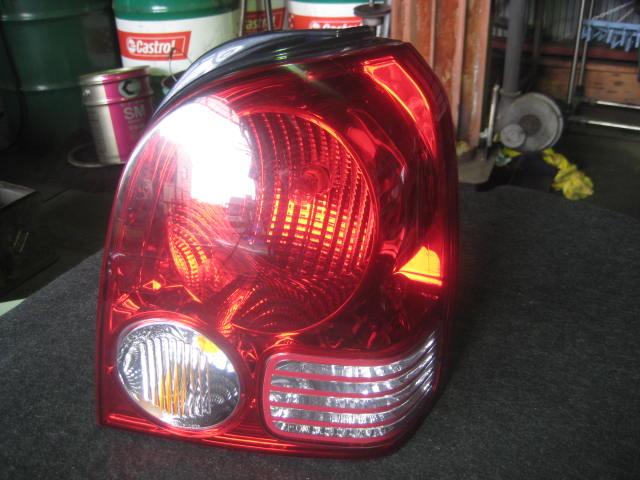 【中古】中古部品 ディオン CR6W 右テールランプ 【3330450100-001041118115500】