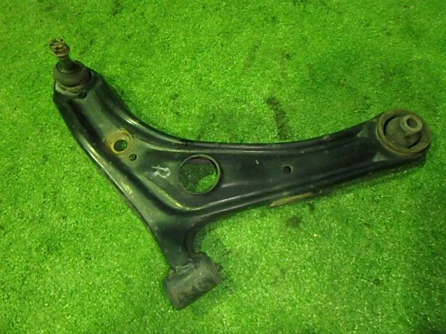 【中古】中古部品 ポルテ NNP11 右フロントロアアーム 【3330450100-001579785251720】