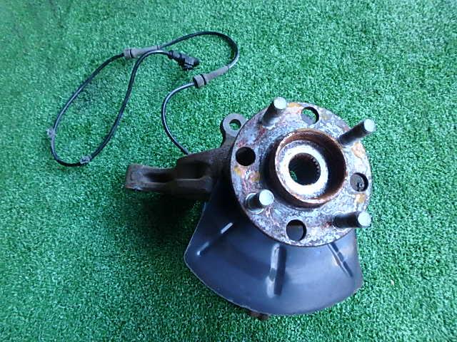 【中古】中古部品 ブルーバードシルフィ KG11 右フロントナックルハブ 【3330450100-001458745644310】