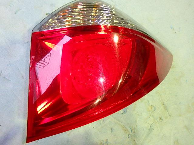【中古】中古部品 ラクティス NCP125 右テールランプ 【3330450100-001323918715500】