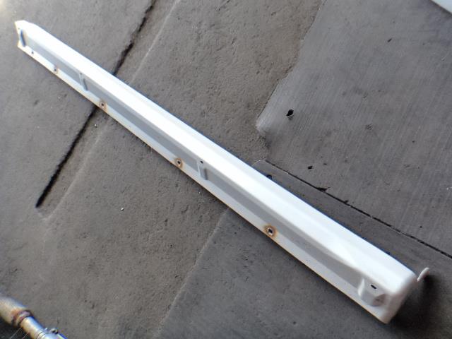 【中古】中古部品 ミラージュディンゴ CQ2A 右サイドステップ 【3330450100-001086395913700】