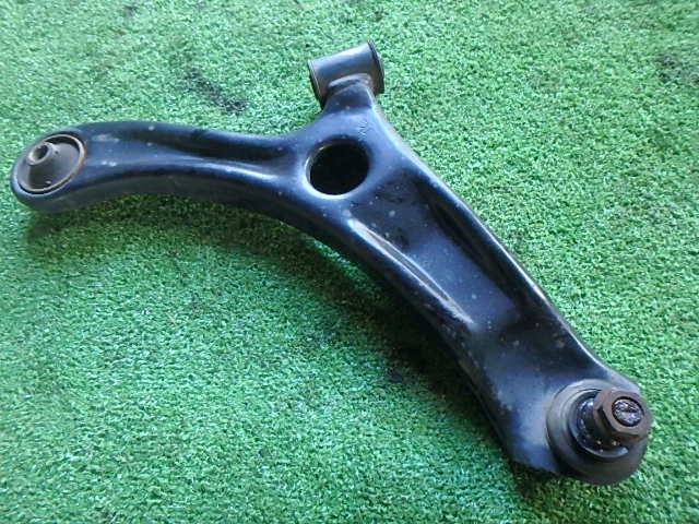 【中古】中古部品 ワゴンR MH34S 右フロントロアアーム 【3330450100-001605574151720】